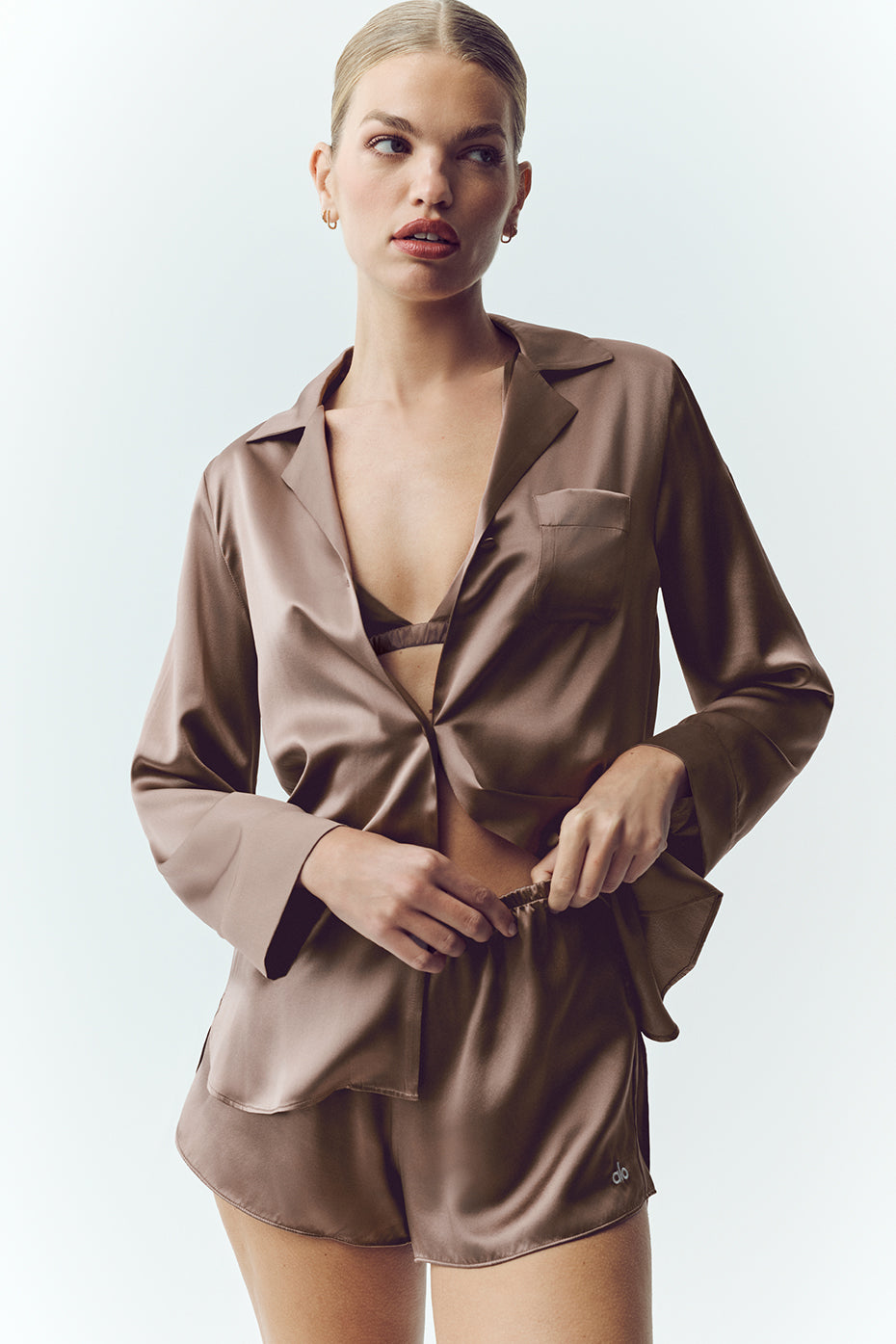 Alo Yoga Silk Luminous Button Up - Alpine Cocoa - imagen 1