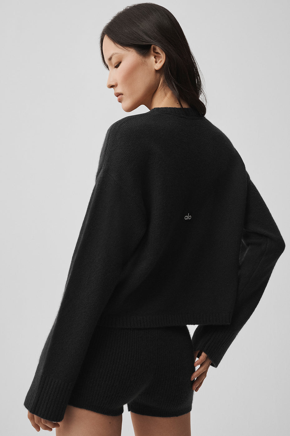 Alo Yoga Wool Cashmere New Class Tie Cardigan - Black - imagen 4
