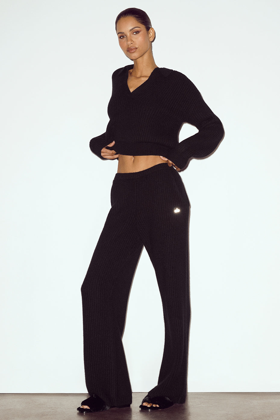 Alo Yoga Cashmere Northstar Polo - Black - imagen 4