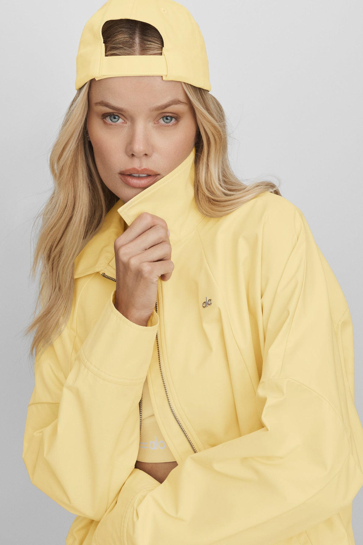 Alo Yoga Best Bet Full Zip Jacket - Warm Butter - imagen 4