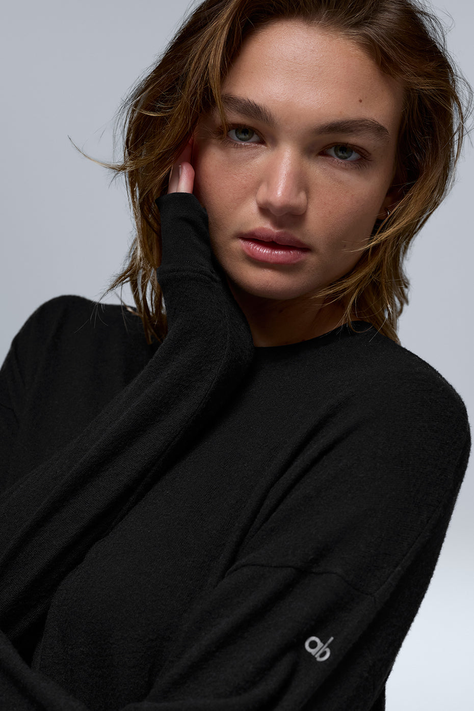 Alo Yoga Soho Pullover - Black - imagen 3