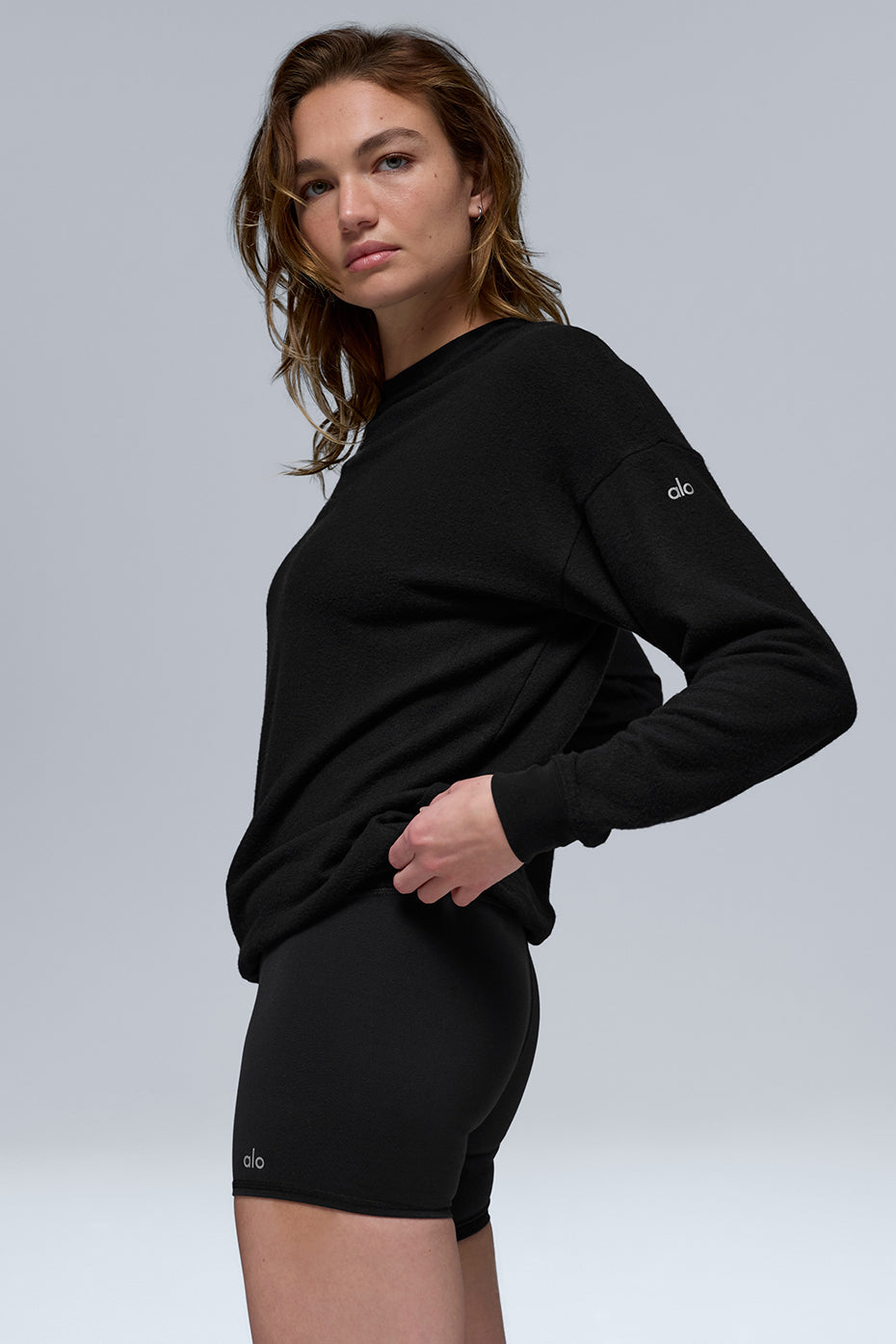 Alo Yoga Soho Pullover - Black - imagen 4