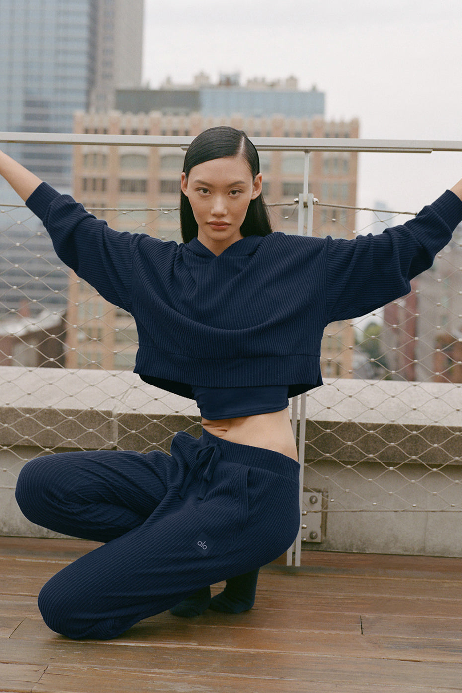 Alo Yoga Muse Hoodie - Navy - imagen 1