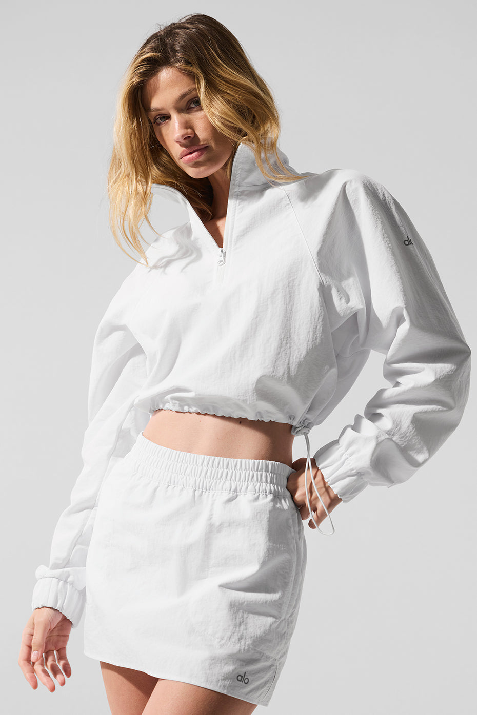 Alo Yoga Cropped 1/4 Zip Alumni Pullover - White - imagen 6