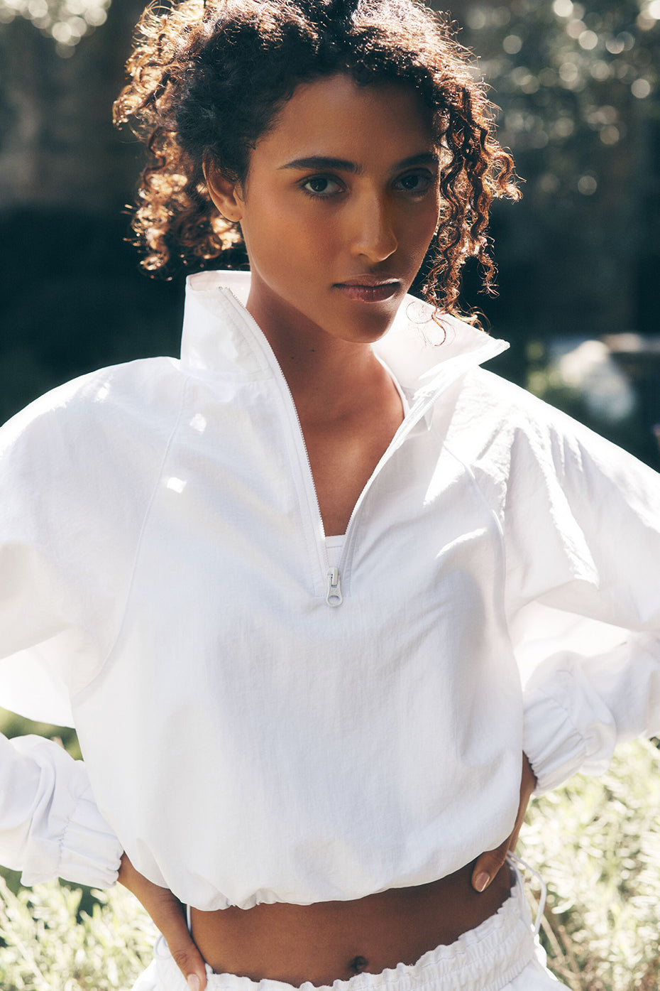 Alo Yoga Cropped 1/4 Zip Alumni Pullover - White - imagen 1