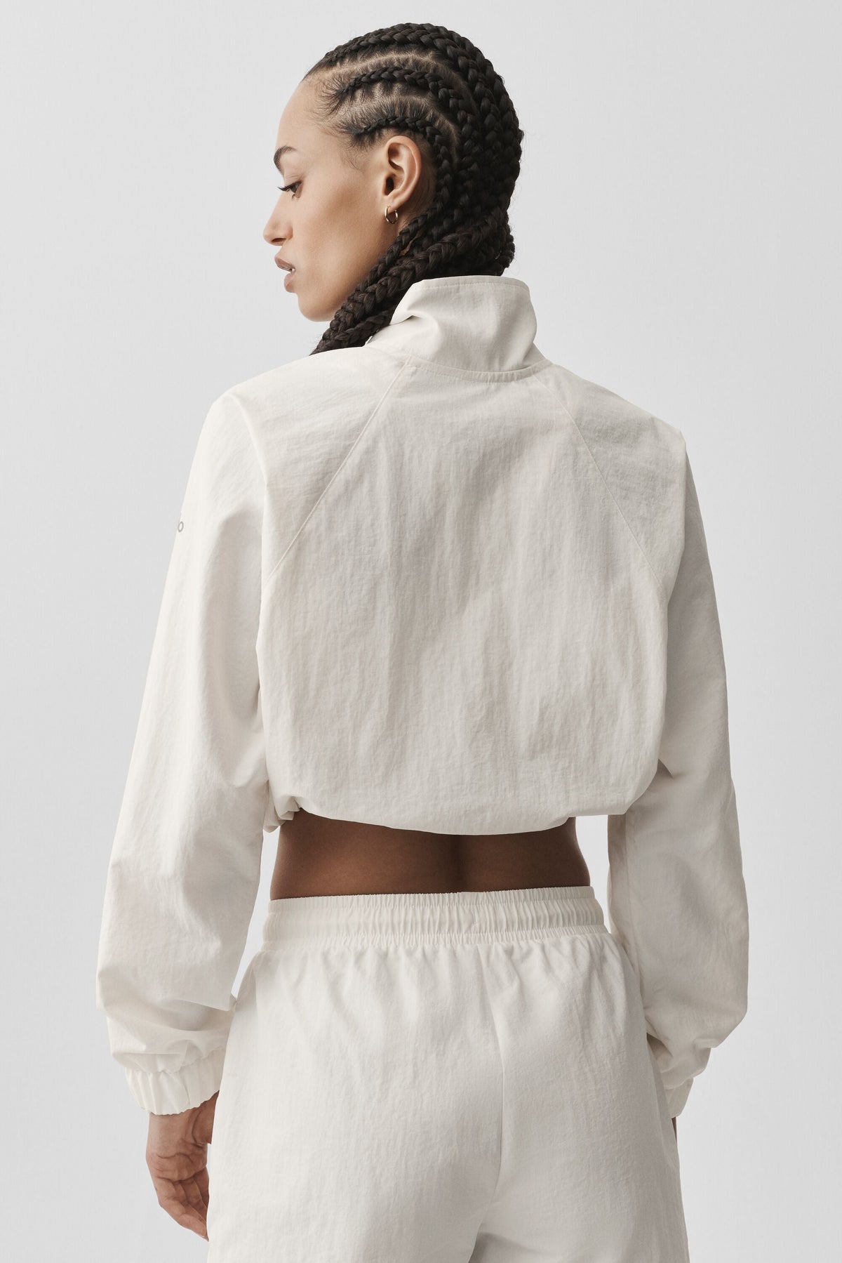Alo Yoga Cropped 1/4 Zip Alumni Pullover - Ivory - imagen 3