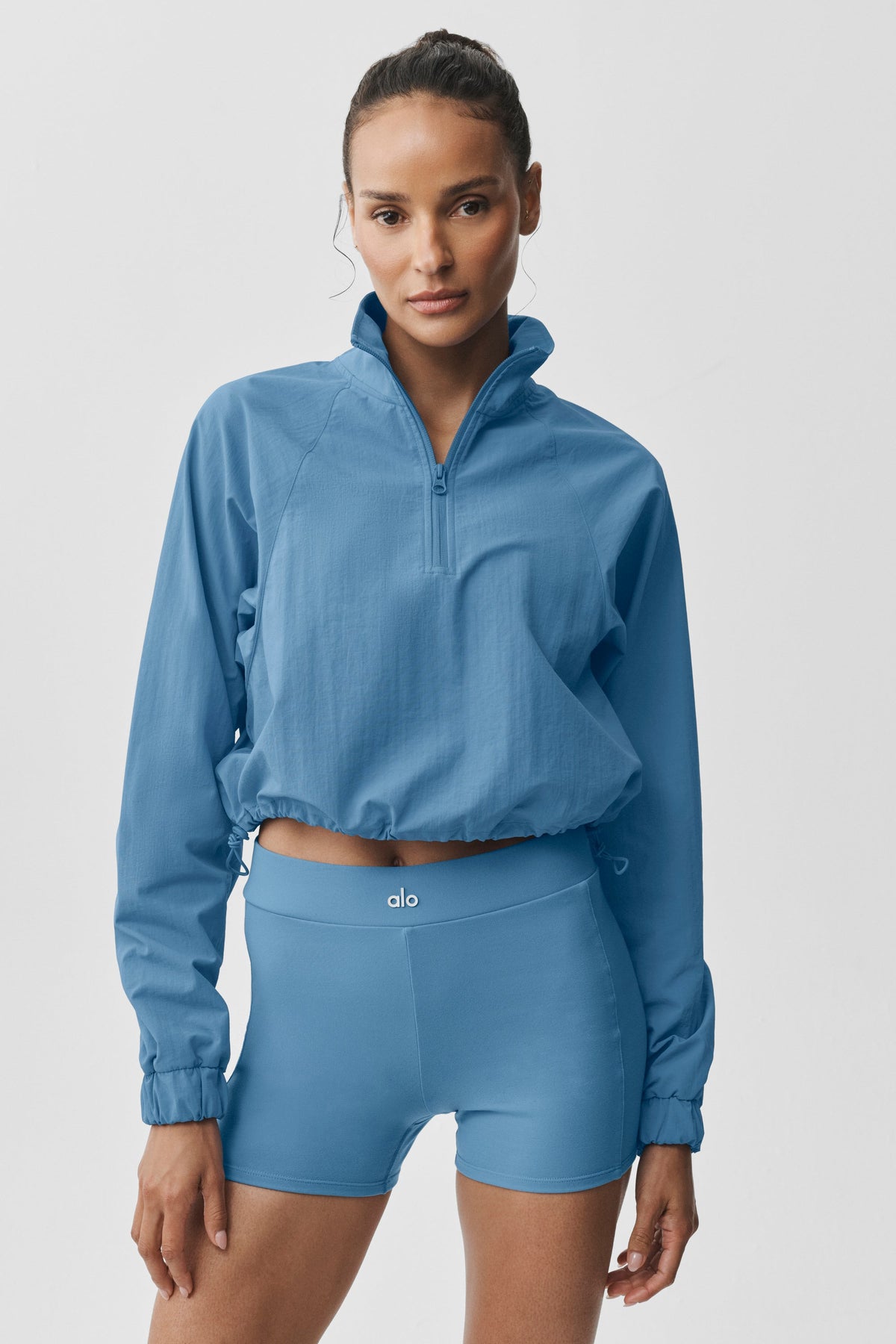 Alo Yoga Cropped 1/4 Zip Alumni Pullover - California Blue - imagen 3