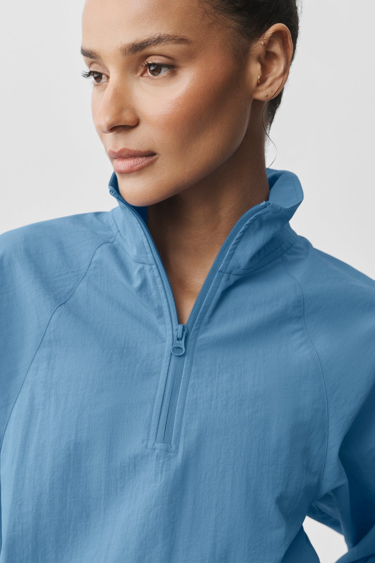 Alo Yoga Cropped 1/4 Zip Alumni Pullover - California Blue - imagen 4