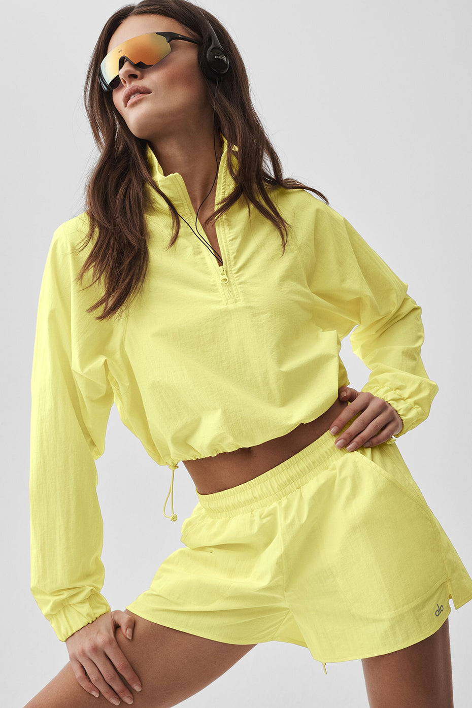 Alo Yoga Cropped 1/4 Zip Alumni Pullover - Sunshine - imagen 4