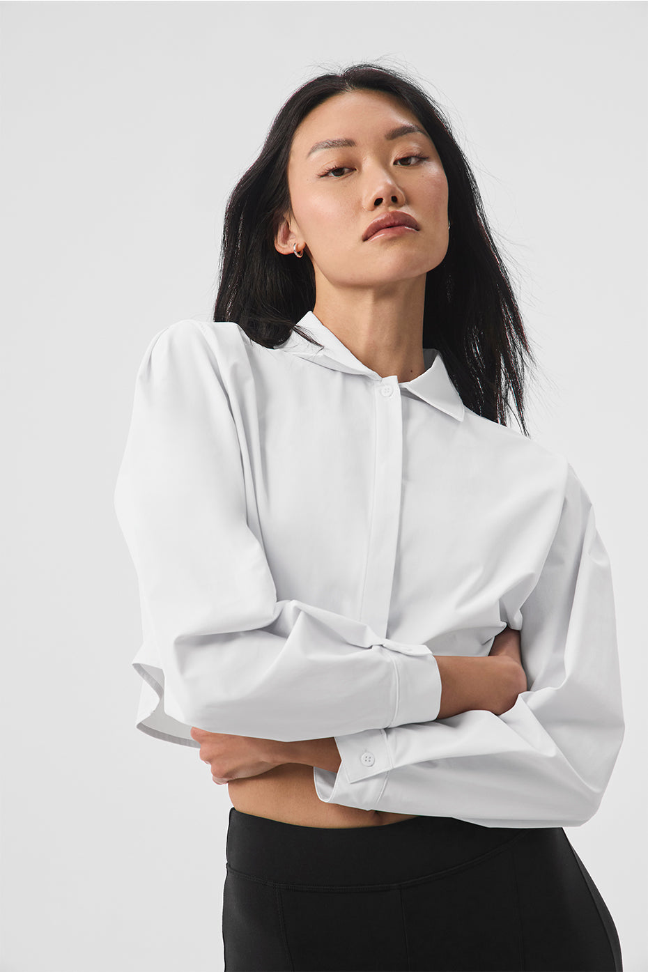 Alo Yoga Cropped Take Me Out Button Up - White - imagen 3