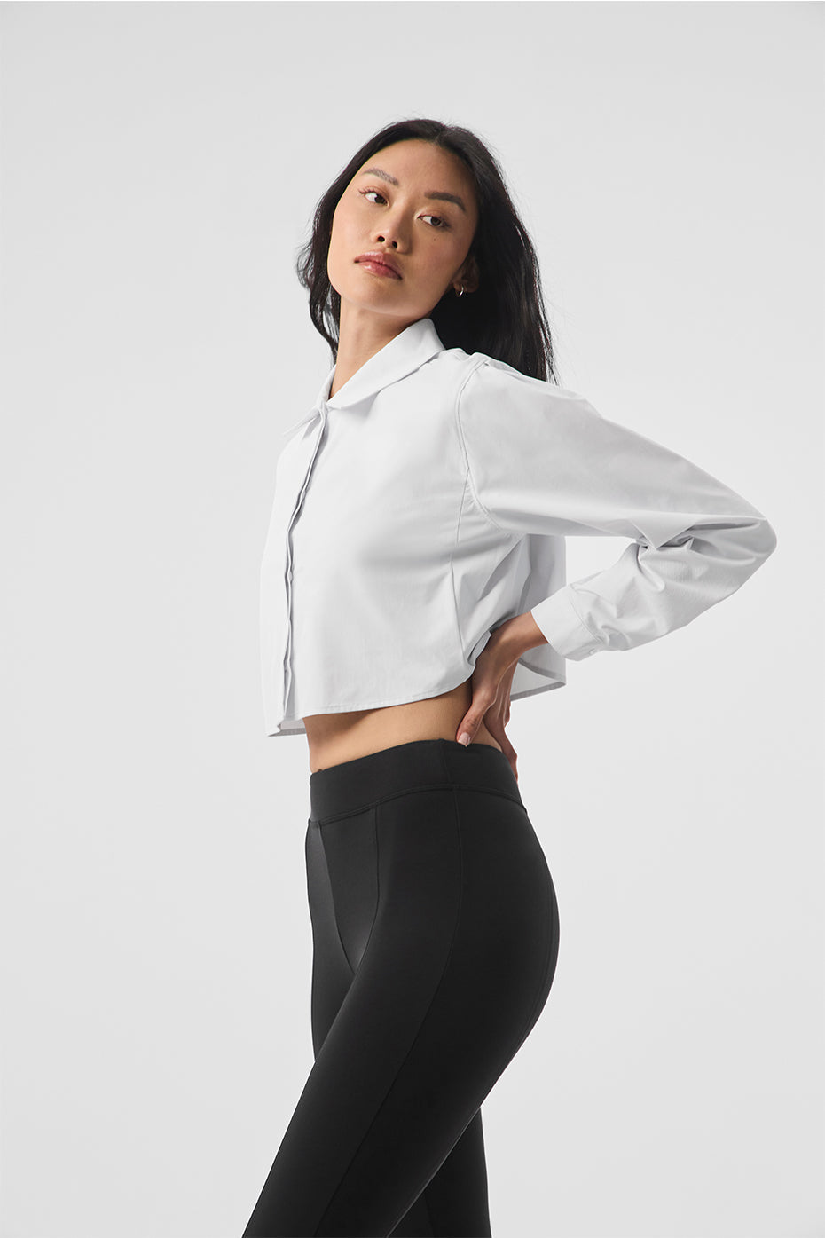 Alo Yoga Cropped Take Me Out Button Up - White - imagen 4