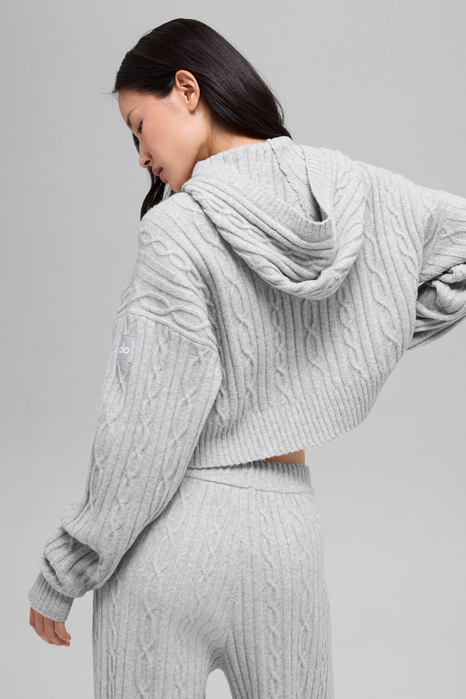 Alo Yoga Cable Knit Winter Bliss Hoodie - Athletic Heather Grey - imagen 3