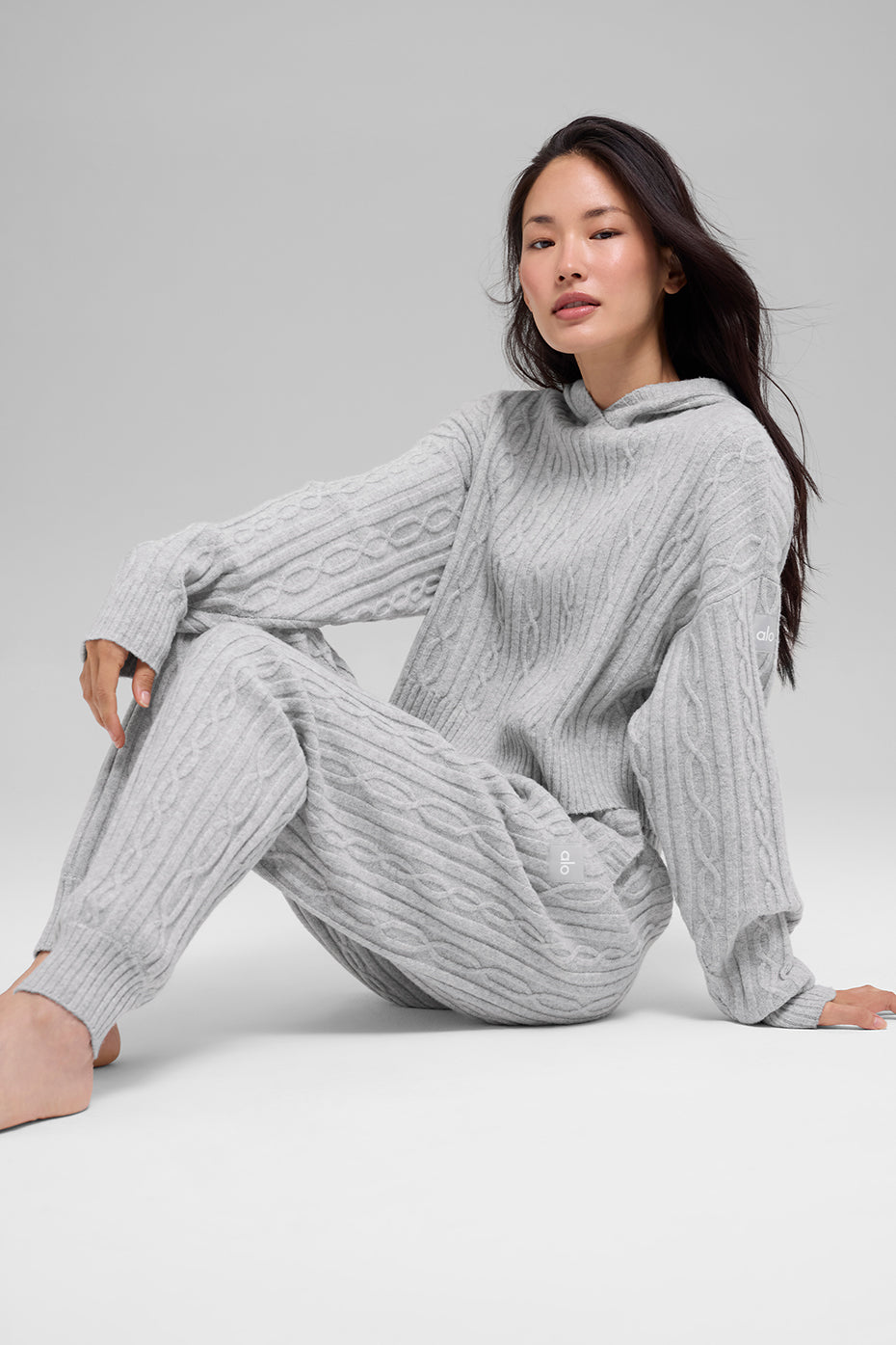 Alo Yoga Cable Knit Winter Bliss Hoodie - Athletic Heather Grey - imagen 5
