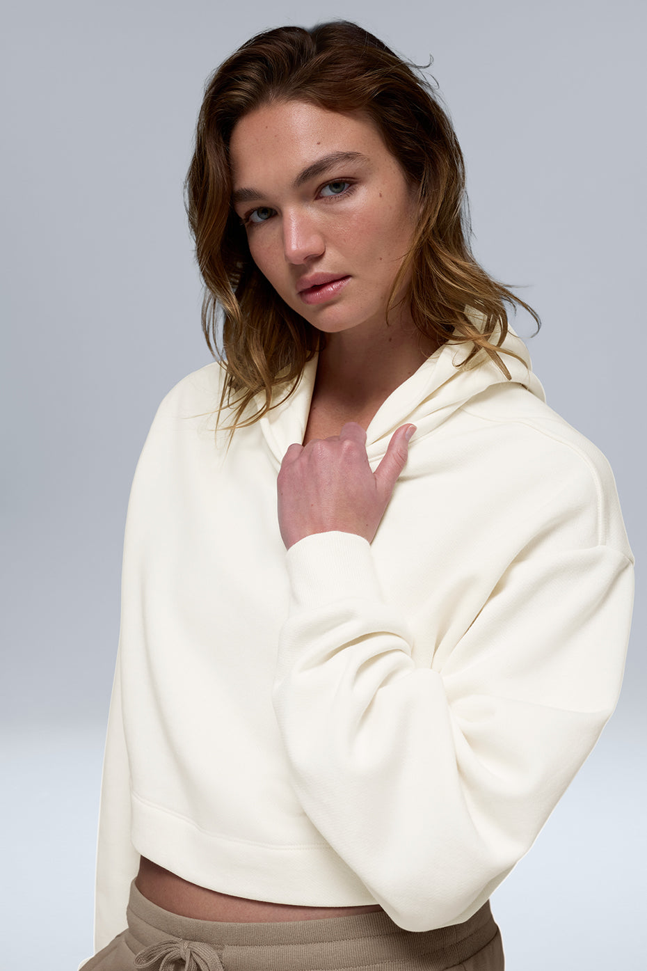 Alo Yoga Bae Hoodie - Ivory - imagen 2
