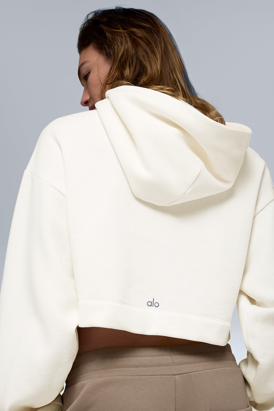 Alo Yoga Bae Hoodie - Ivory - imagen 3