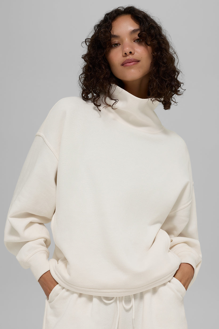 Alo Yoga Hazy Mock Neck Pullover - Ivory - imagen 3