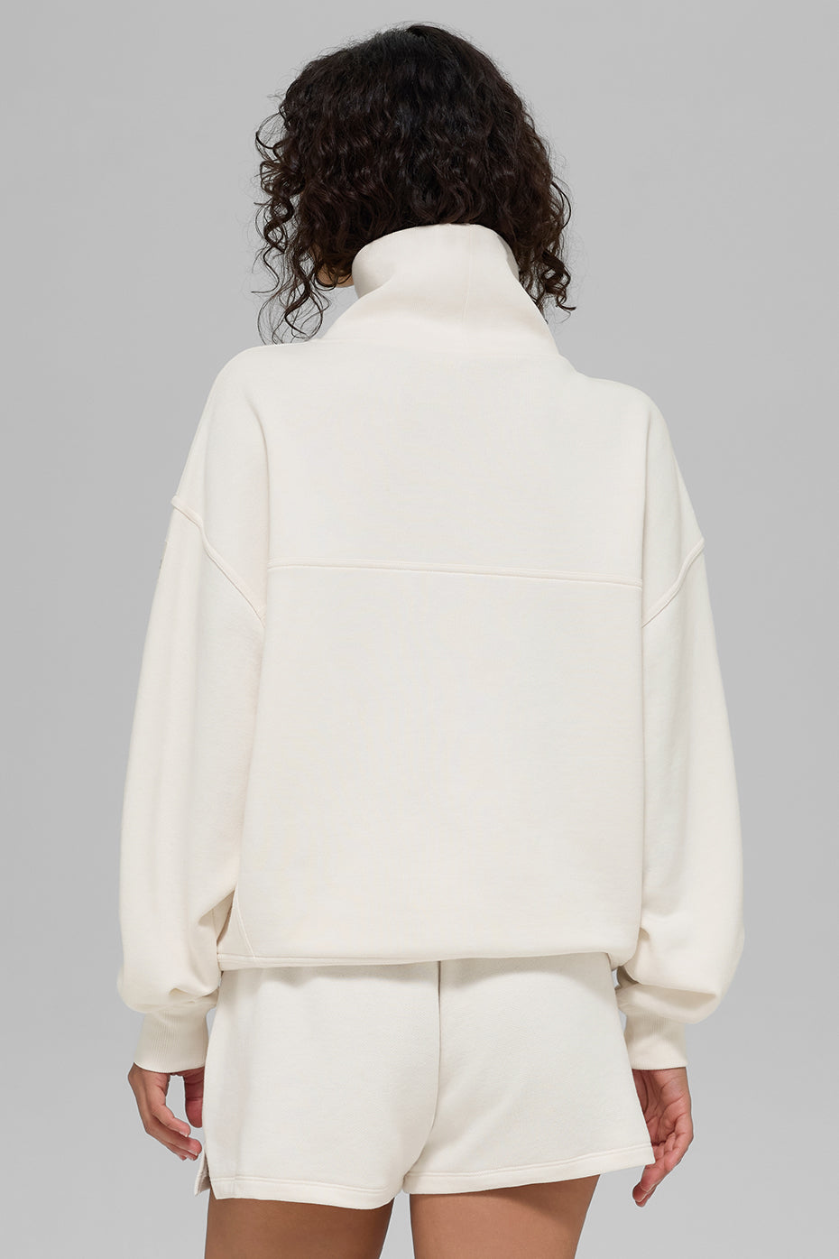 Alo Yoga Hazy Mock Neck Pullover - Ivory - imagen 4