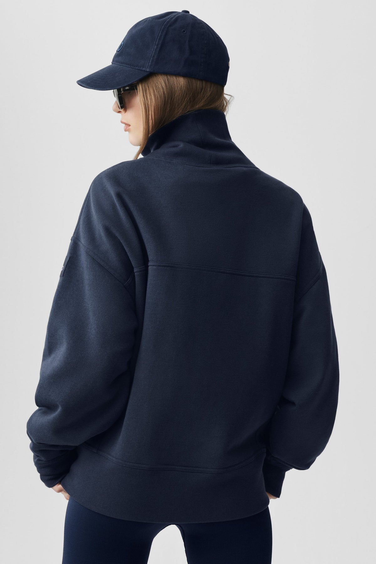 Alo Yoga Hazy Mock Neck Pullover - Navy - imagen 4