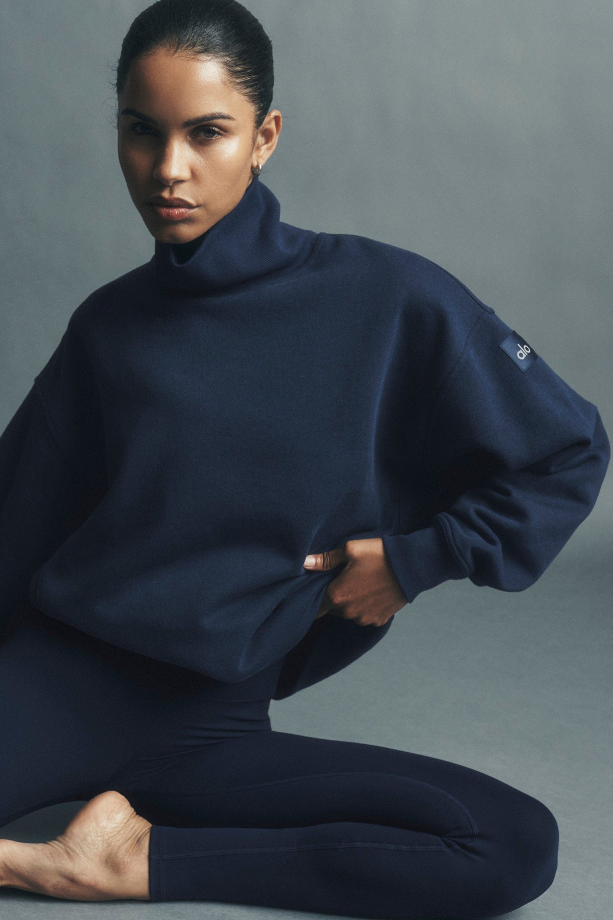 Alo Yoga Hazy Mock Neck Pullover - Navy - imagen 1
