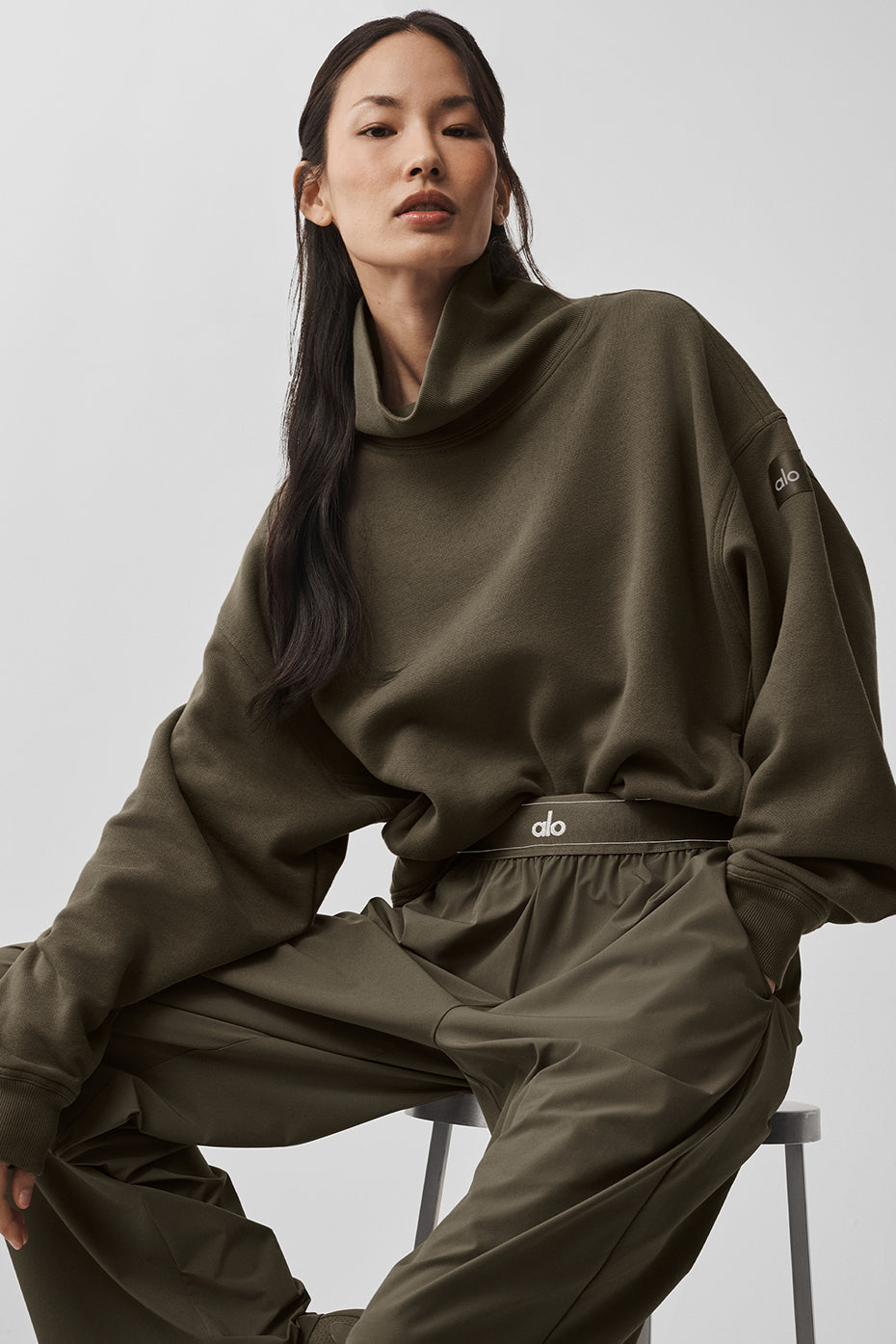 Alo Yoga Hazy Mock Neck Pullover - Olive Tree - imagen 1