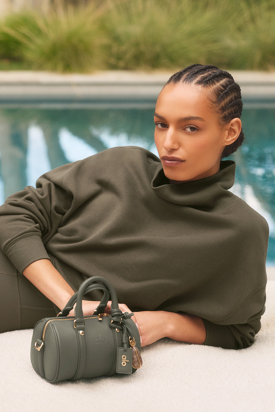 Alo Yoga Hazy Mock Neck Pullover - Olive Tree - imagen 5