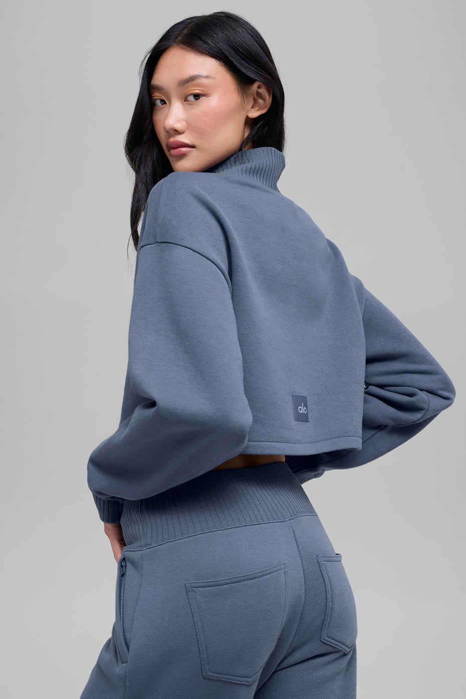 Alo Yoga Cropped Serenity Coverup - Bluestone - imagen 3