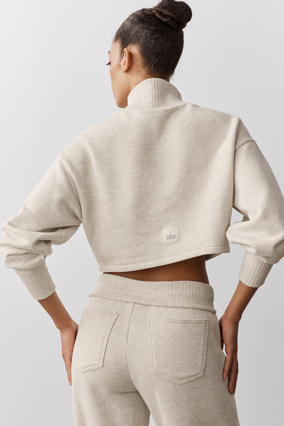 Alo Yoga Cropped Serenity Coverup - Oatmeal Heather - imagen 2