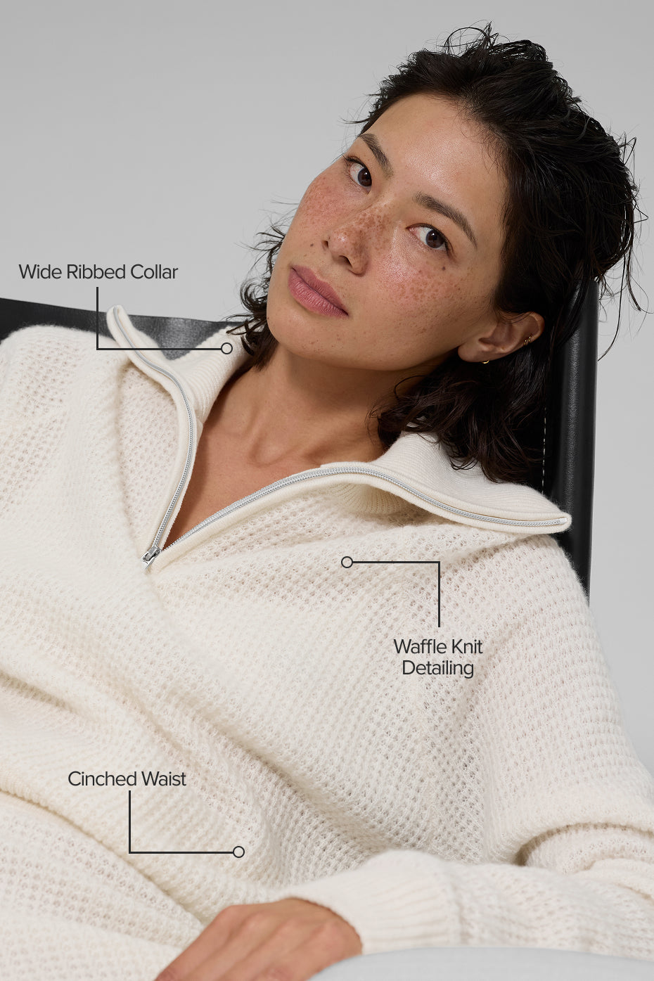Alo Yoga Cashmere Plush Waffle 1/4 Zip Pullover - Ivory - imagen 2
