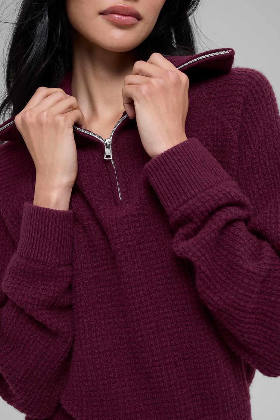 Alo Yoga Cashmere Plush Waffle 1/4 Zip Pullover - Burgundy - imagen 3