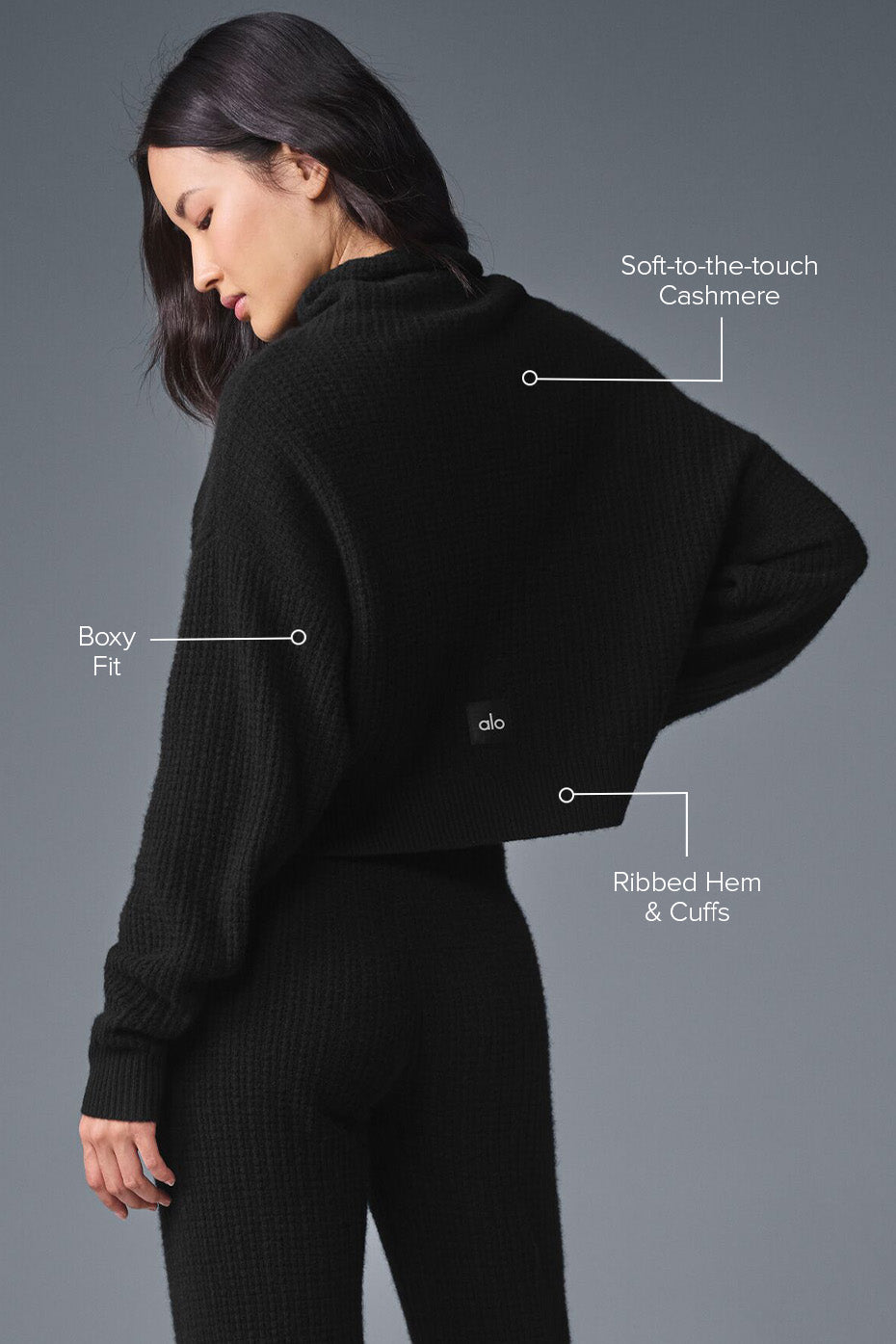 Alo Yoga Cashmere Plush Waffle Turtleneck Pullover - Black - imagen 2