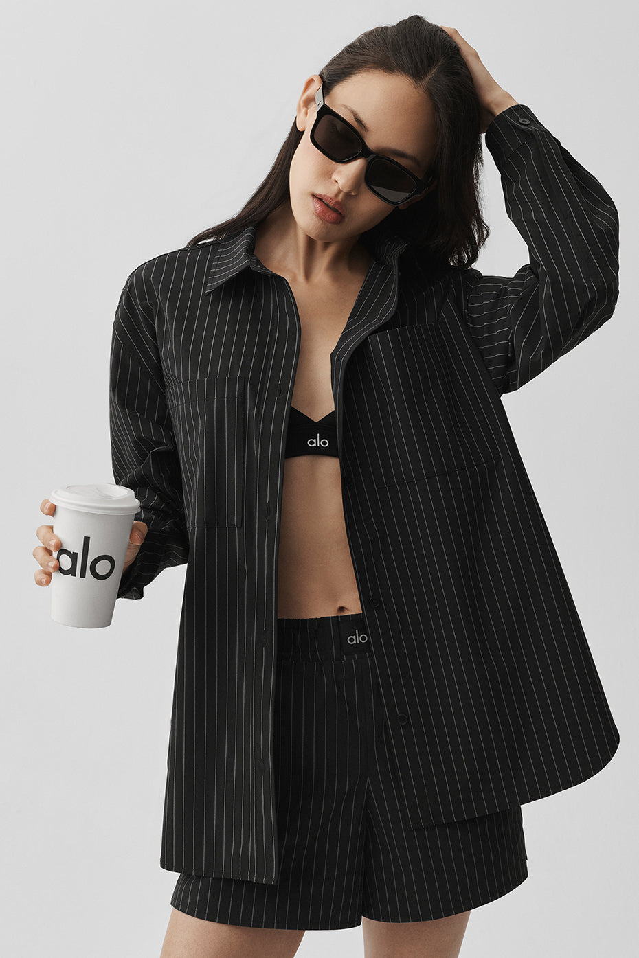 Alo Yoga Pinstripe Daylight Button Down Long Sleeve - Black/Titanium - imagen 3