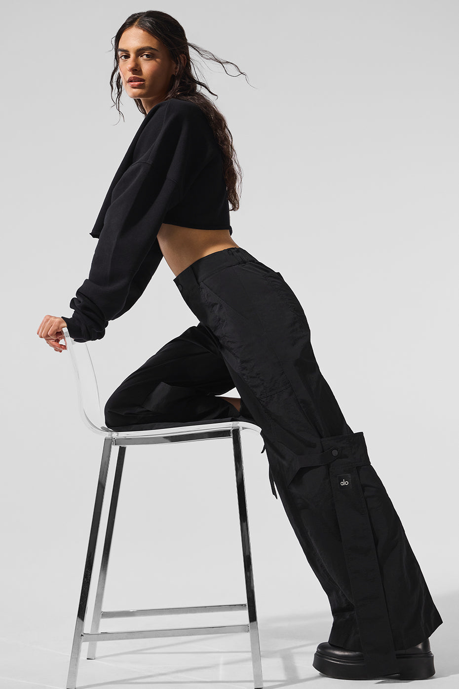 Alo Yoga Extreme Cropped Pullover - Black - imagen 4