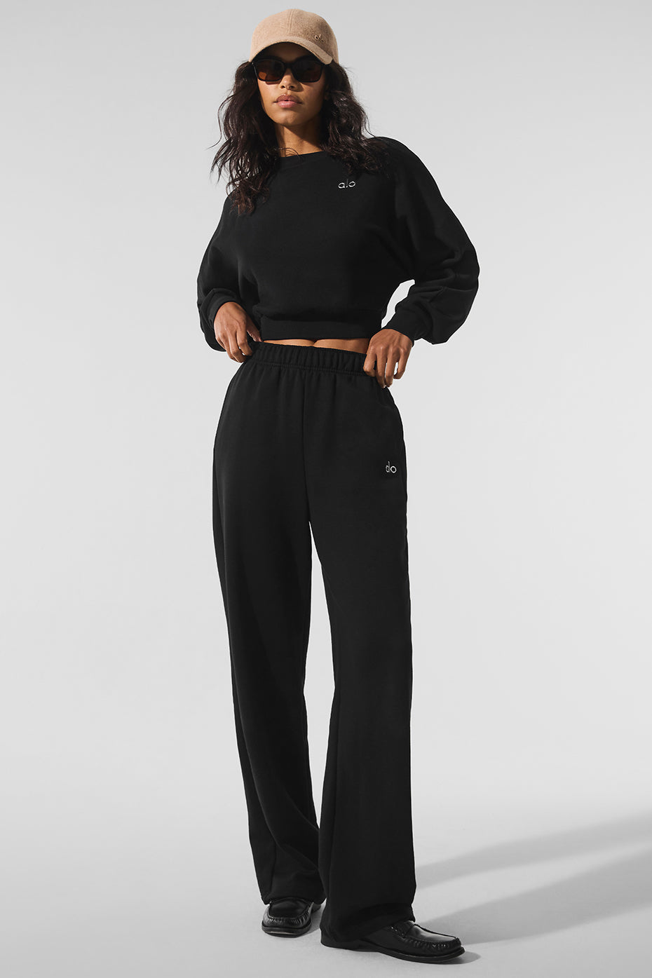 Alo Yoga Cropped Accolade Crewneck - Black - imagen 5