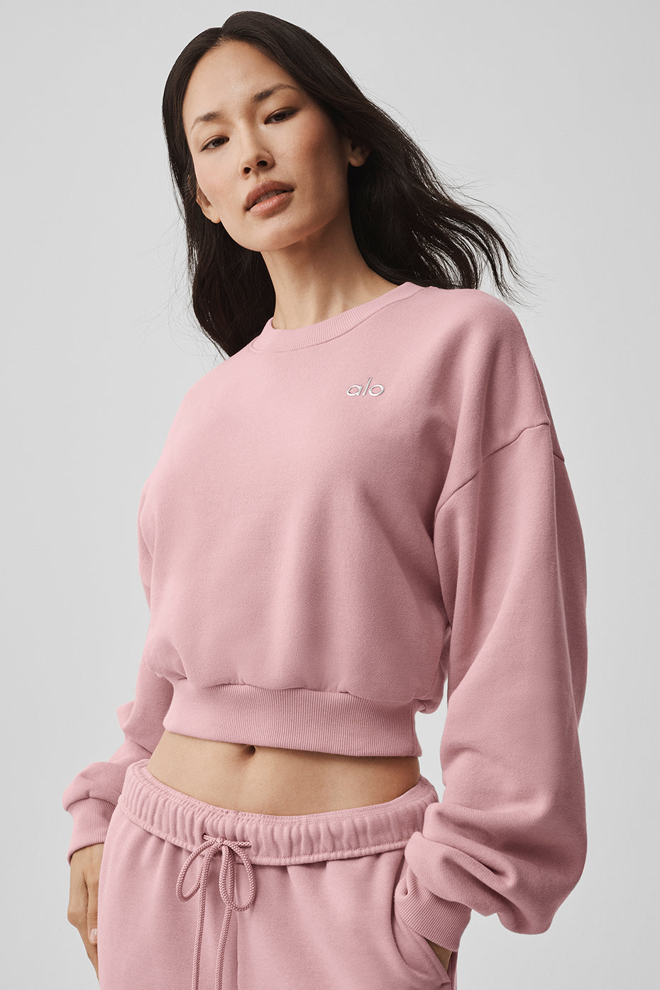 Alo Yoga Cropped Accolade Crewneck - Vintage Pink - imagen 5