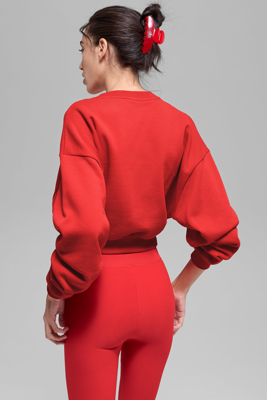 Alo Yoga Cropped Accolade Crewneck - Bright Red - imagen 2