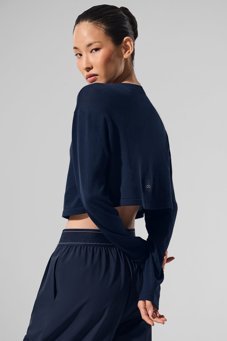 Alo Yoga Supernatural Sweater Cardigan - Navy - imagen 4