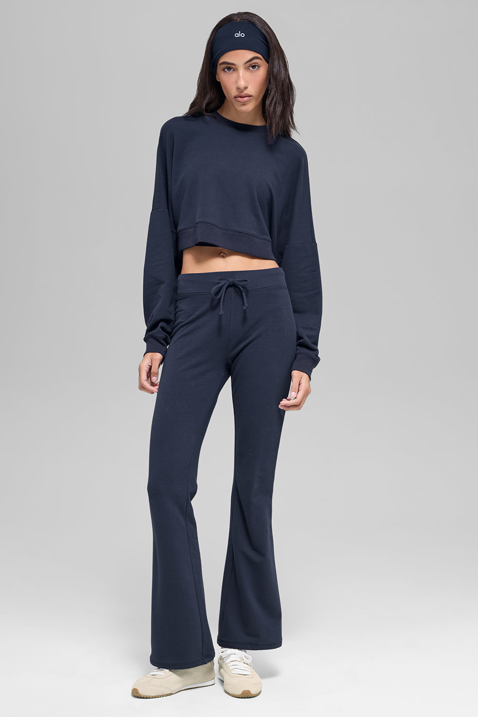 Alo Yoga Cropped Sway Crew Neck Pullover - Navy - imagen 6