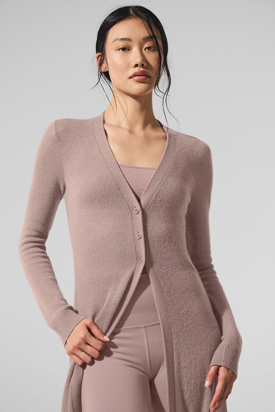 Alo Yoga Sheer Cashmere Long Cardigan - Taupe - imagen 2