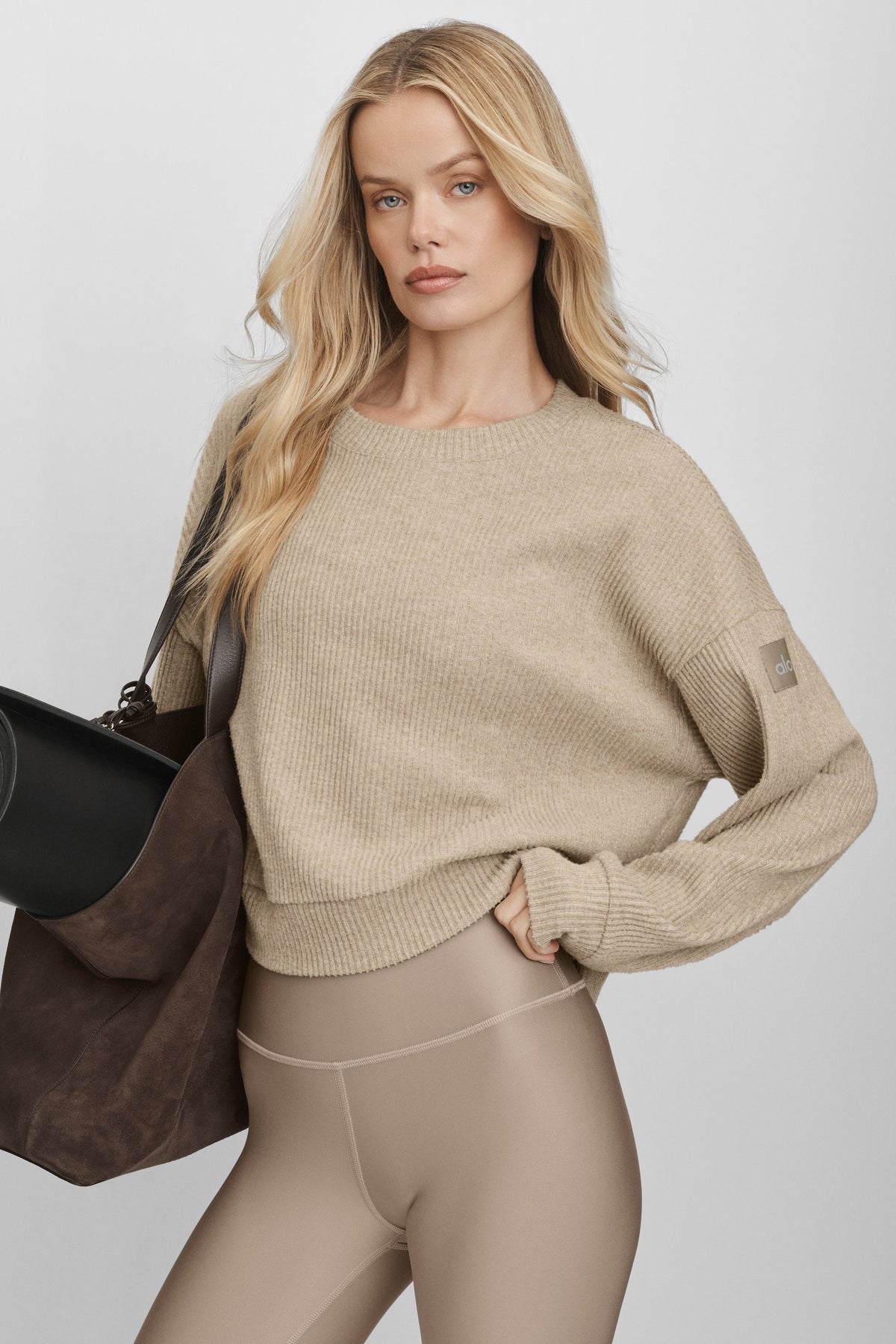 Alo Yoga Muse Crew Neck Pullover - Gravel Heather - imagen 3