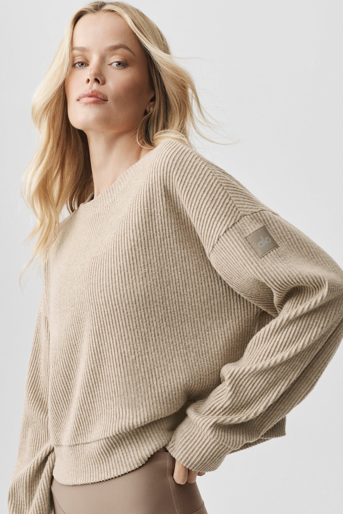 Alo Yoga Muse Crew Neck Pullover - Gravel Heather - imagen 6