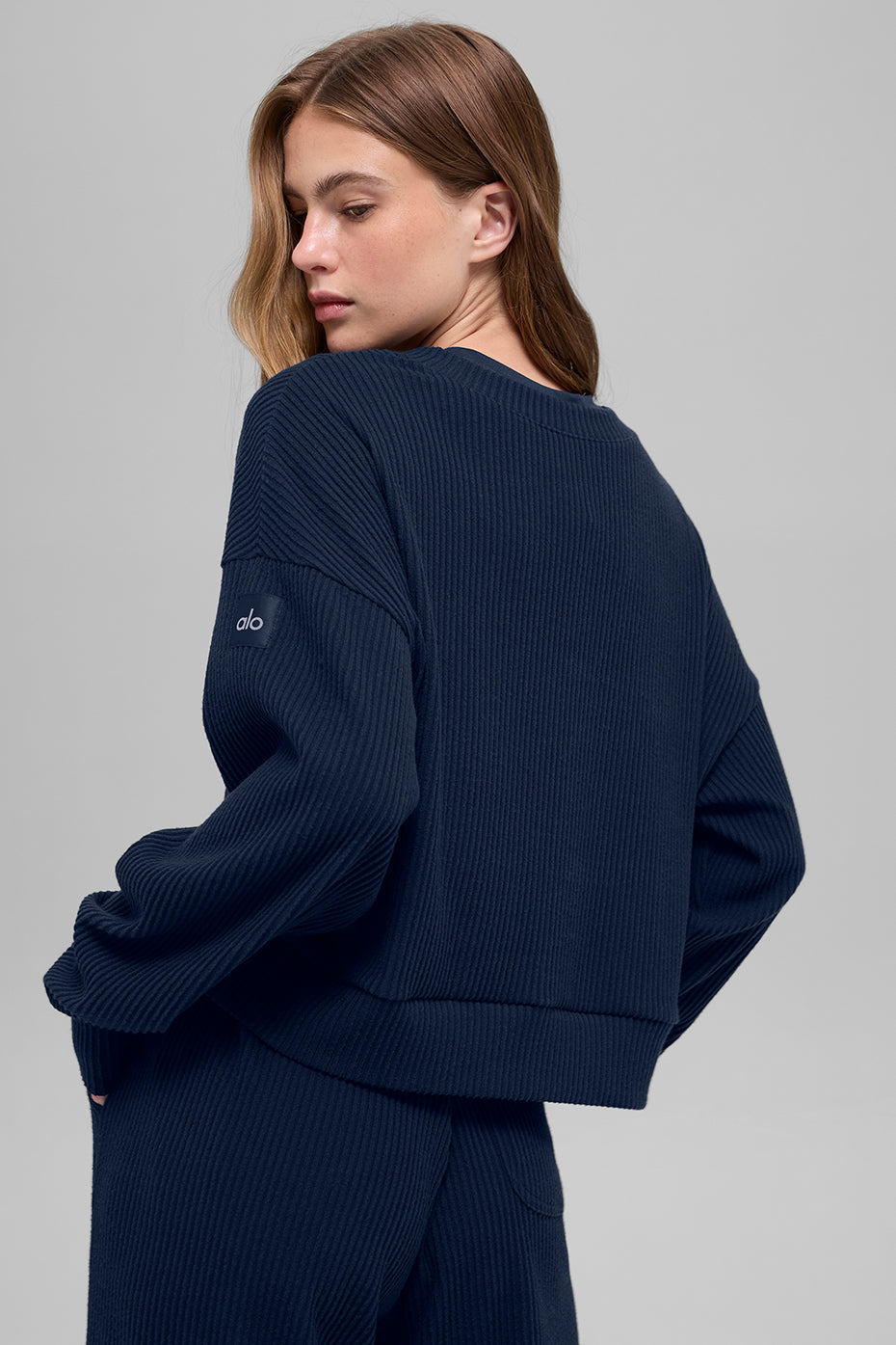 Alo Yoga Muse Crew Neck Pullover - Navy - imagen 3