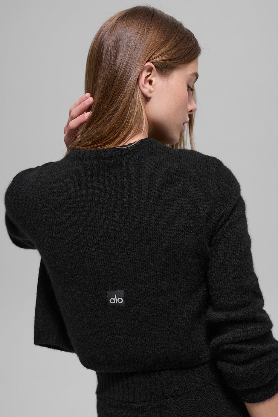 Alo Yoga Wool Cashmere New Class Cropped Cardigan - Black - imagen 3