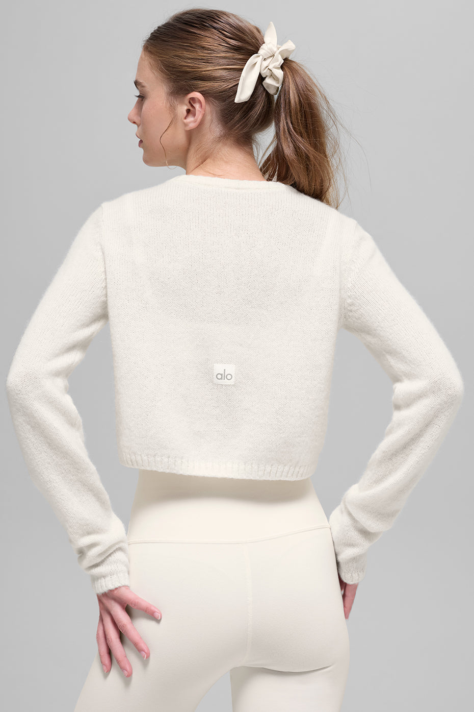 Alo Yoga Wool Cashmere New Class Cropped Cardigan - Ivory - imagen 4
