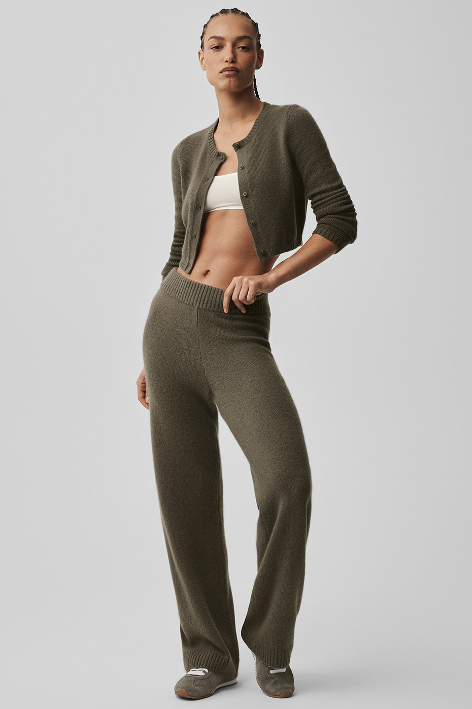 Alo Yoga Wool Cashmere New Class Cropped Cardigan - Olive Tree - imagen 4