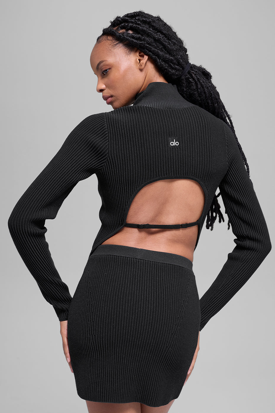Alo Yoga Denim Knit Backless Long Sleeve - Black/Anthracite - imagen 3