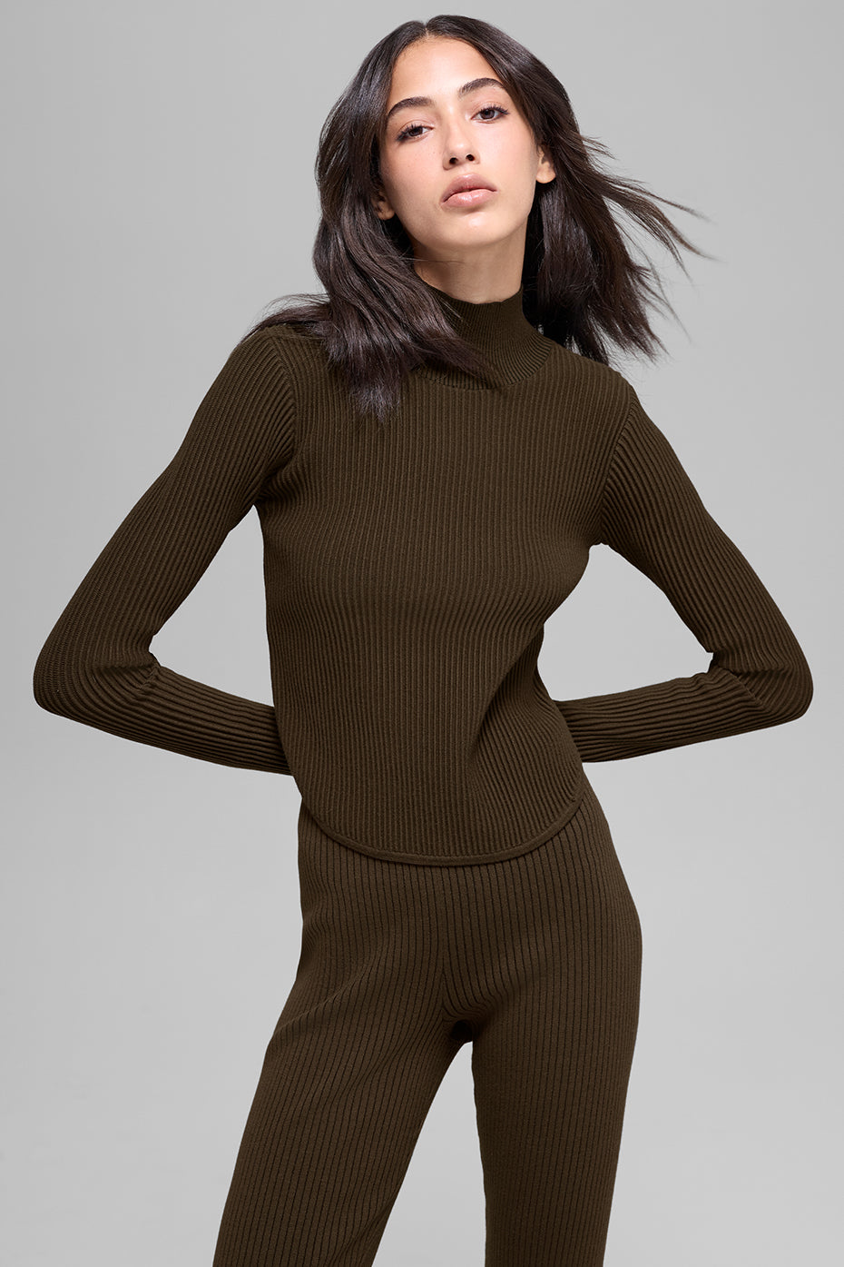 Alo Yoga Denim Knit Backless Long Sleeve - Espresso/Black - imagen 3