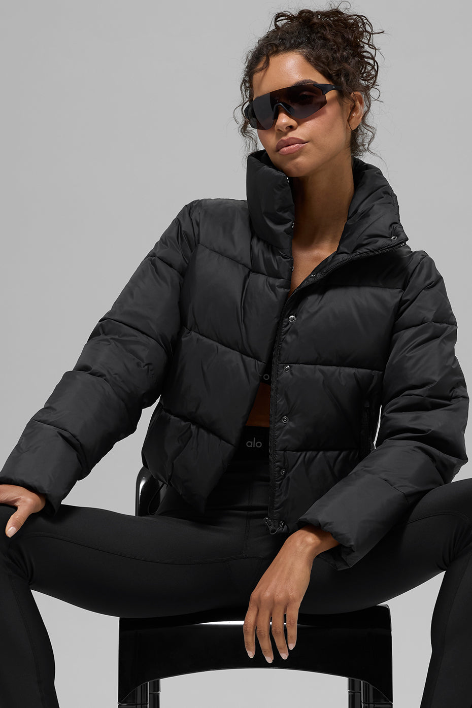 Alo Yoga Gold Rush Puffer - Black - imagen 4