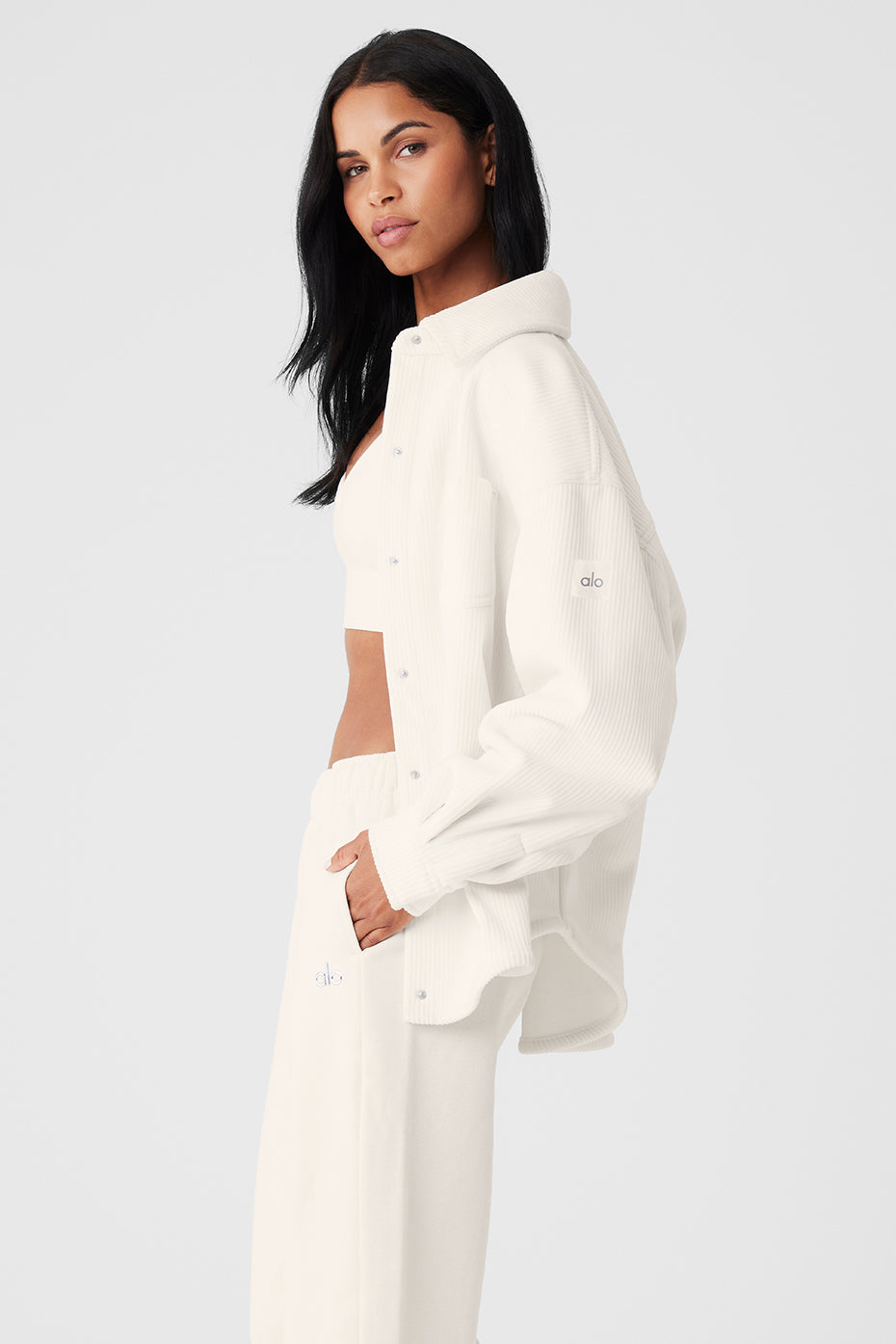 Alo Yoga Ribbed Velour Mountain Side Shacket - Ivory - imagen 3
