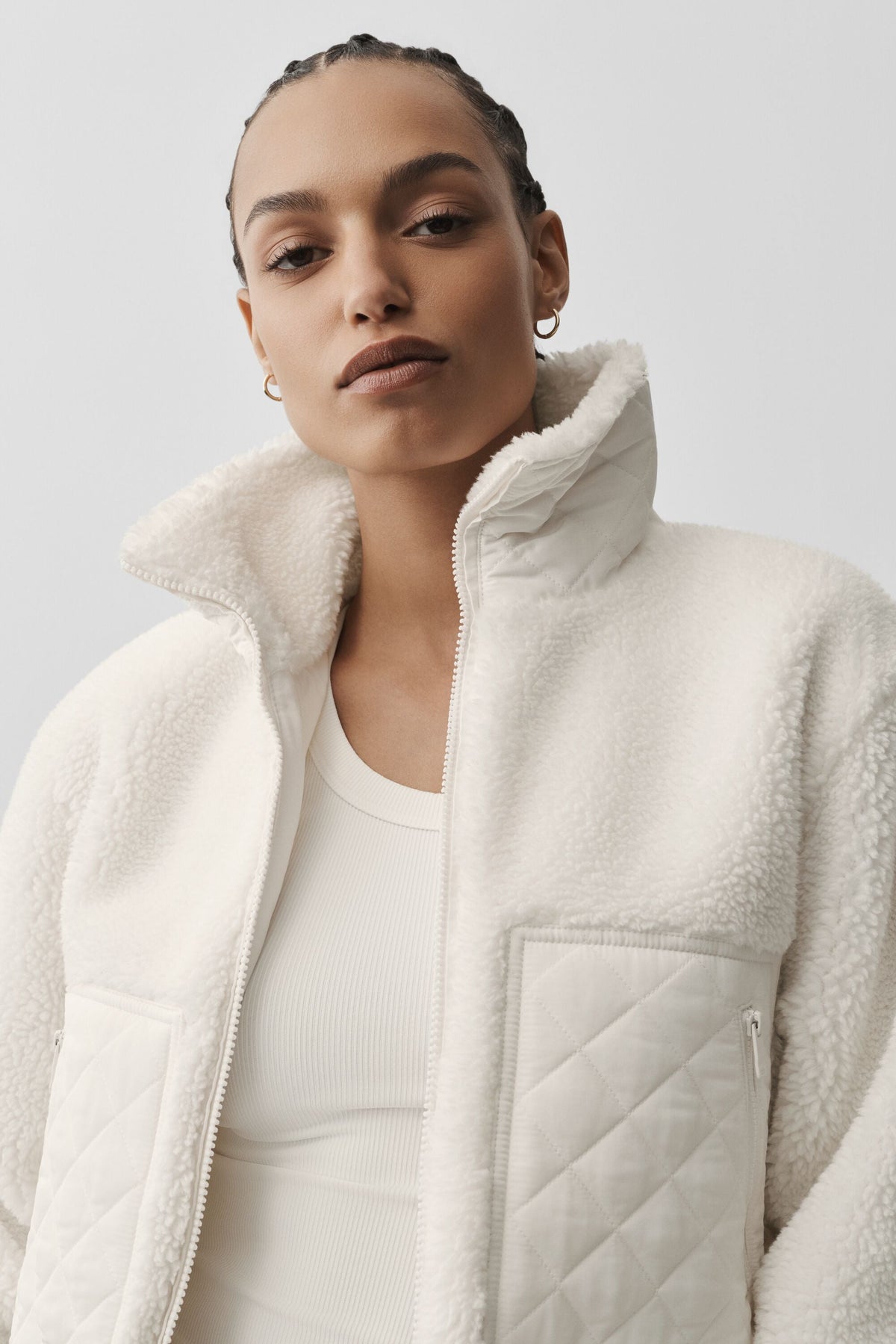 Alo Yoga Sherpa Edge Bomber - Ivory - imagen 3