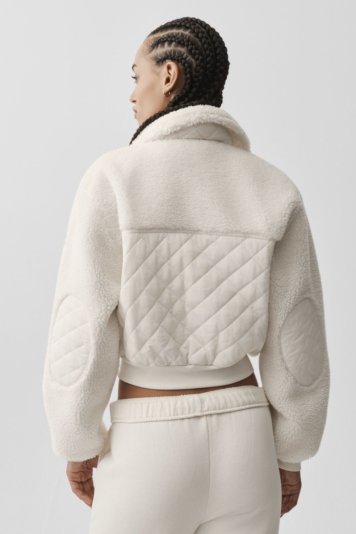 Alo Yoga Sherpa Edge Bomber - Ivory - imagen 4